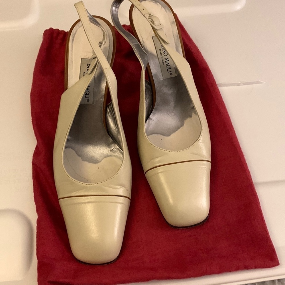 Bruno Magli Slingback pumps closed toe